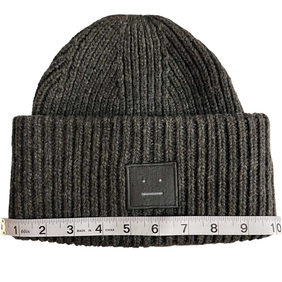 Acne Studios Gray Pansy Face Logo Patch Rib-Knit Beanie New With Tags One Size - Picture 4 of 6